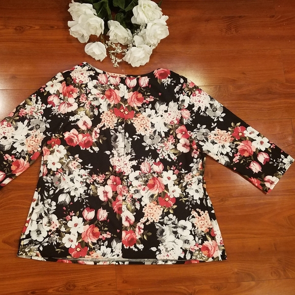 LA Gypsy Vneck Top Size 2X - Picture 4 of 5